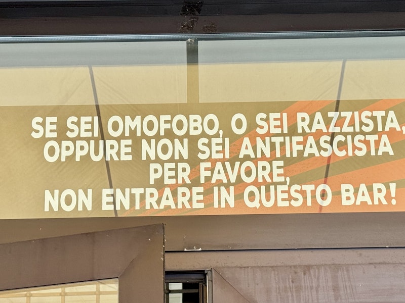 Italian writing on a light green sign