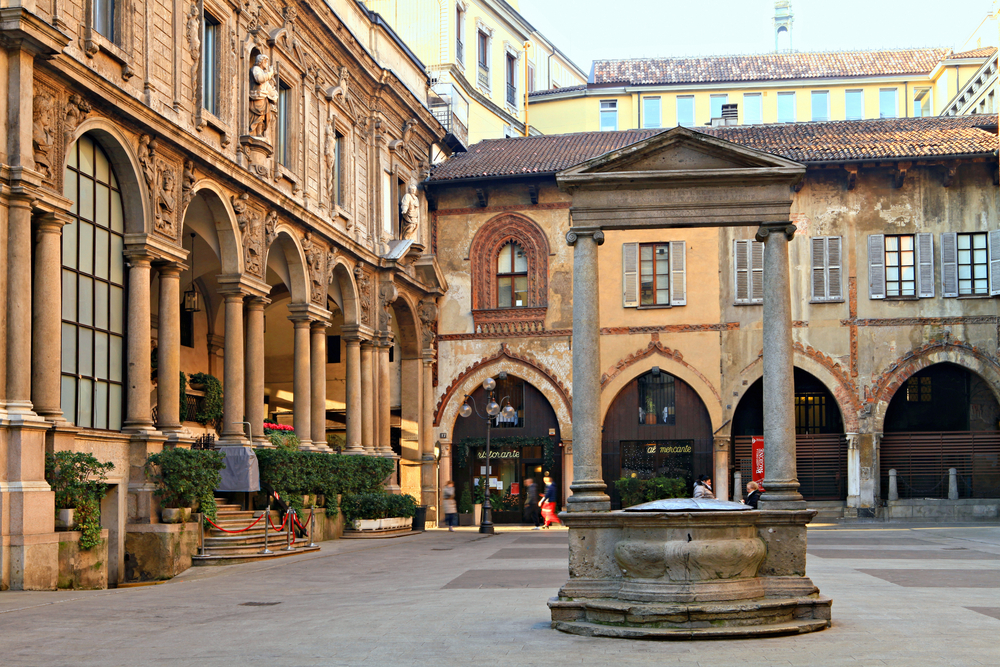 piazza mercanti in milan